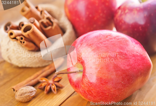 Image of apple and cinnamon