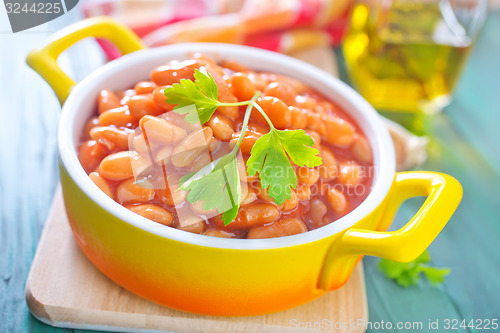 Image of beans with tomato sauce