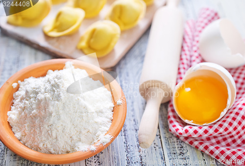 Image of flour and raw pelmeni