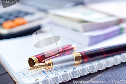 Image of pen and note