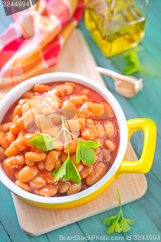 Image of beans with tomato sauce