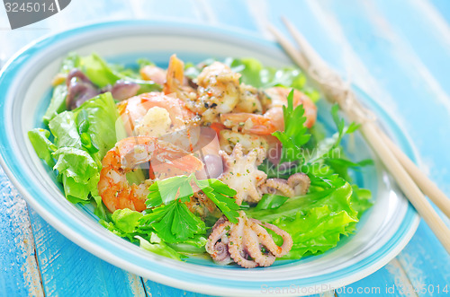 Image of salad with seafood
