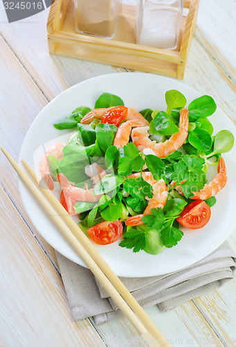 Image of shrimps with salad