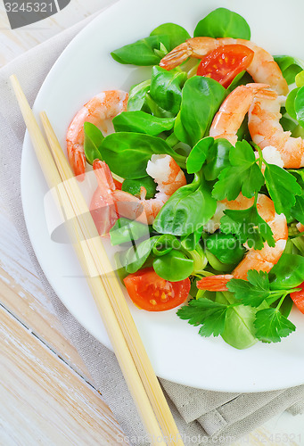 Image of shrimps with salad