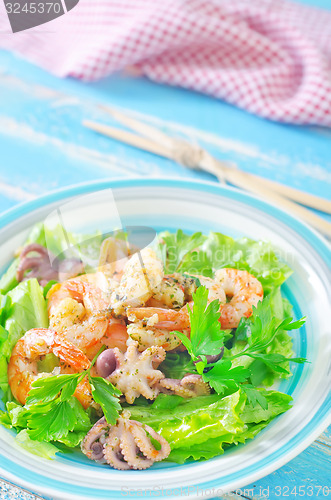 Image of salad with seafood