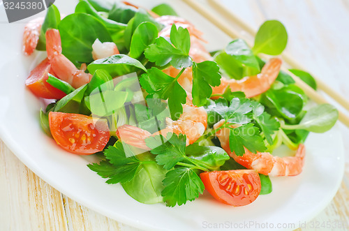 Image of shrimps with salad