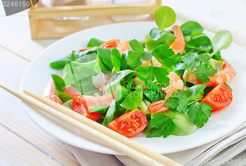 Image of shrimps with salad