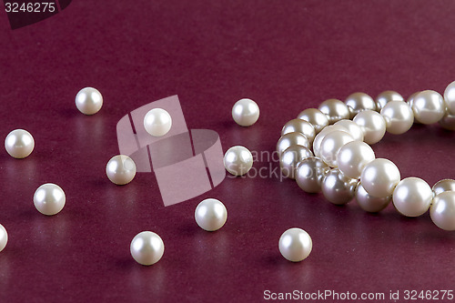 Image of Silver and White pearls necklace on dark red 