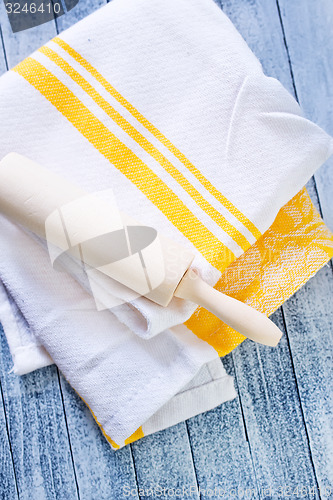 Image of roling on kitchen towel