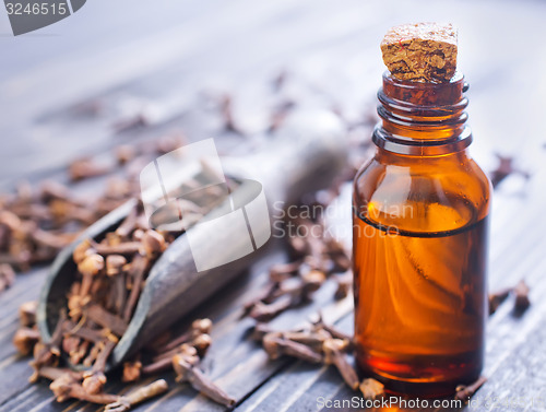 Image of cloves and oil