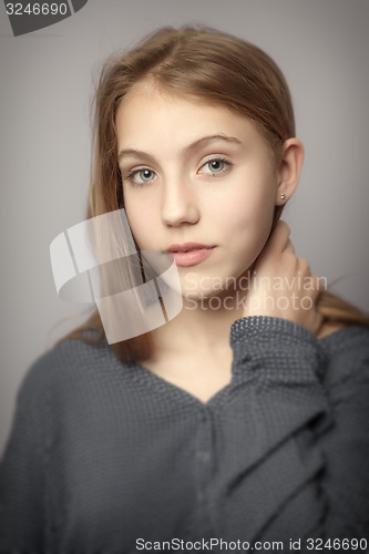 Image of teenage girl