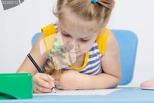 Image of The girl draws pencil concentration