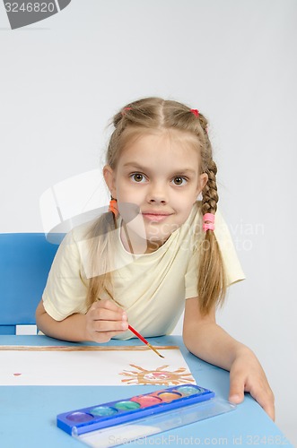 Image of Six year old girl draws paints the sun