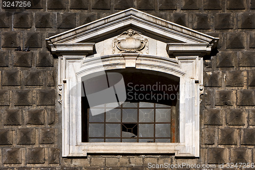 Image of  chiesa del gesu nuovo and the window