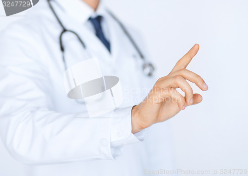Image of doctor working with virtual screen