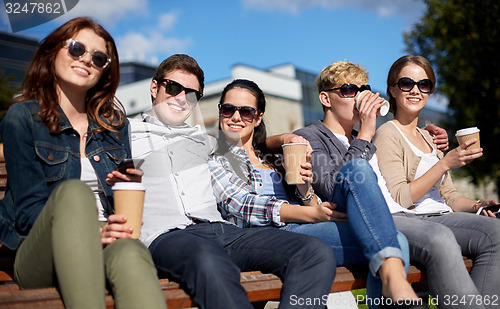 Image of group of students or teenagers drinking coffee