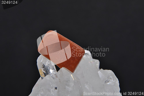 Image of Aventurin on rock crystal