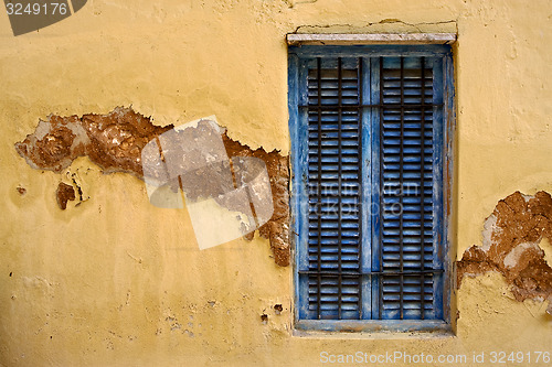 Image of zanzibar prison island and a old window 