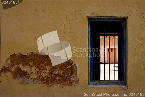 Image of zanzibar prison island and a old window open