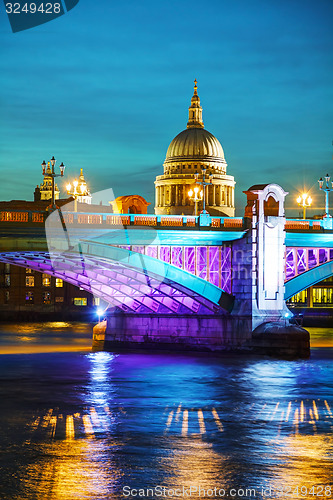 Image of Saint Pauls cathedral in London