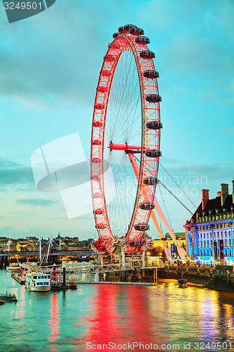 Image of The London Eye Ferris wheel in the evening