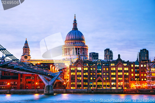 Image of Saint Pauls cathedral in London