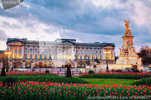 Image of Buckingham palace in London, Great Britain