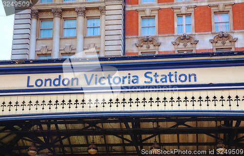 Image of London Victoria station sign
