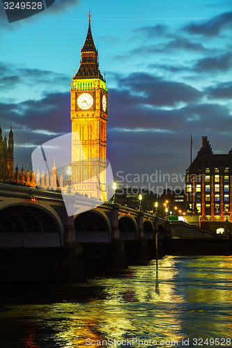 Image of Overview of London with the Elizabeth Tower