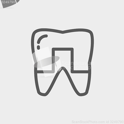 Image of Crowned tooth thin line icon