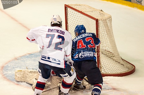 Image of Hockey with the puck 