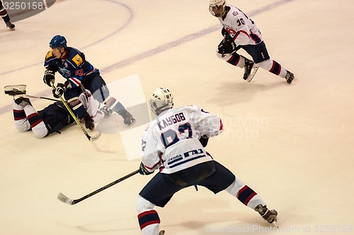 Image of Hockey with the puck 