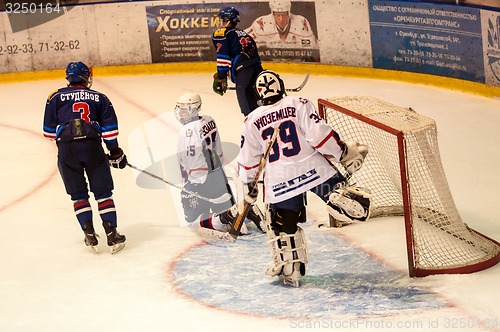 Image of Hockey with the puck 