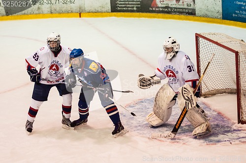 Image of Hockey with the puck. 