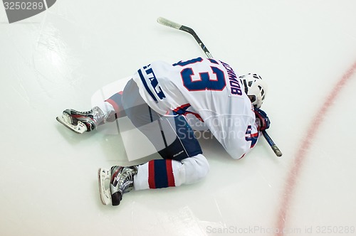 Image of Hockey with the puck. 