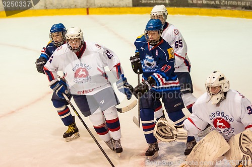 Image of Hockey with the puck. 