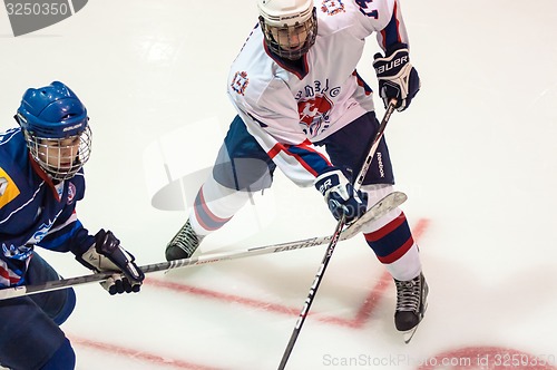 Image of Hockey with the puck. 