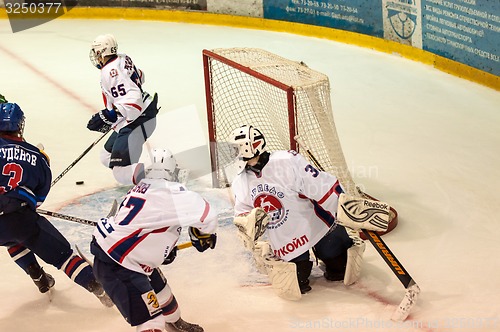 Image of Hockey with the puck 