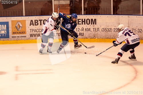 Image of Hockey with the puck 