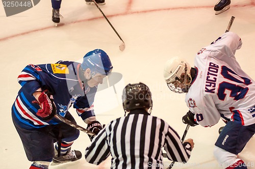 Image of Hockey with the puck 