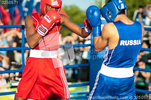 Image of A boxing match between Alayn Limonta (Havana, Cuba) and Mamedov Gabil (Orenburg, Russia)