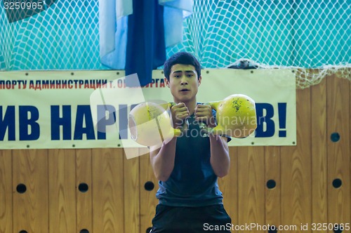 Image of The boy in the kettlebell sport