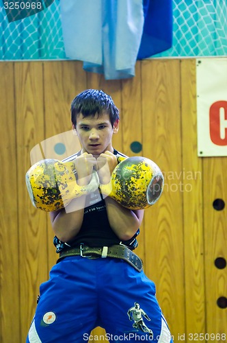 Image of The boy in the kettlebell sport