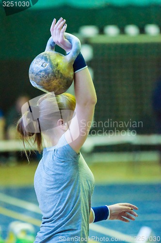 Image of The girl in the kettlebell sport