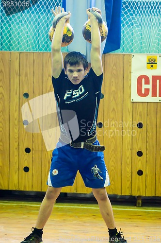 Image of The boy in the kettlebell sport