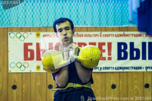 Image of The boy in the kettlebell sport