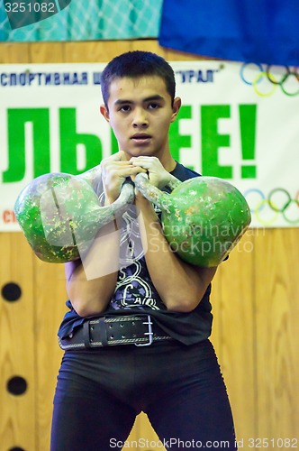 Image of The boy in the kettlebell sport