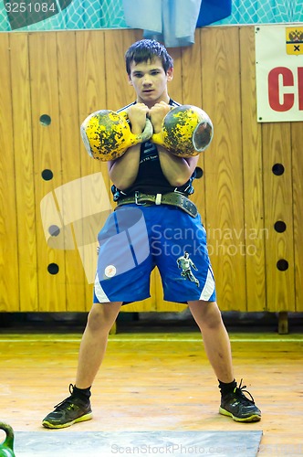 Image of The boy in the kettlebell sport