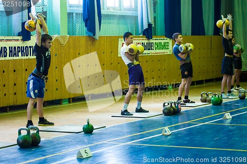 Image of The boy in the kettlebell sport
