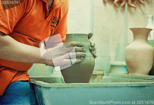 Image of People at work: the production of ceramic vases on a Potter\'s wh